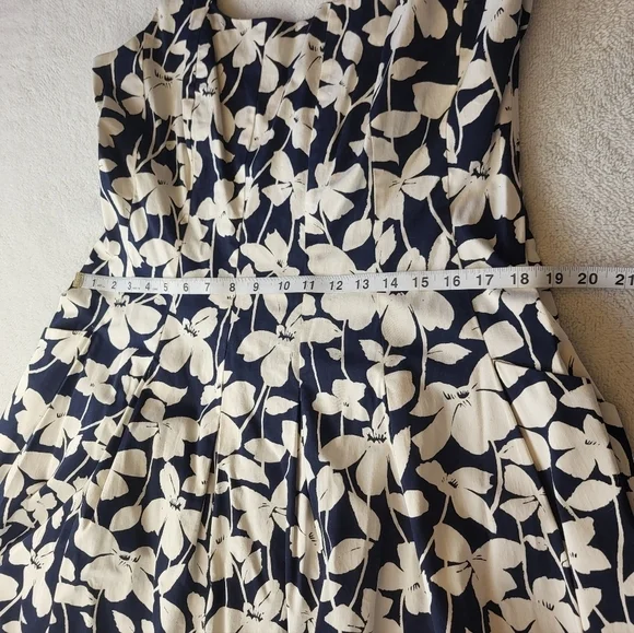 American Living Blue & White Floral Pleated Fit & Flare Women's Size 16 - Picture 5 of 9